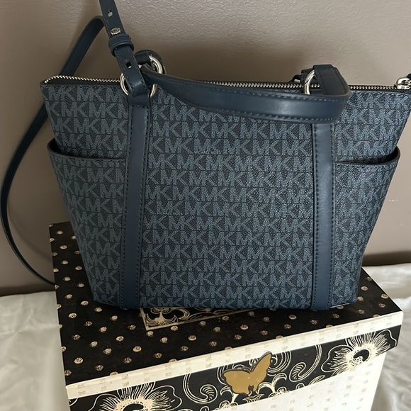 NEW MICHAEL KORS PURSE - Picture 7 of 15